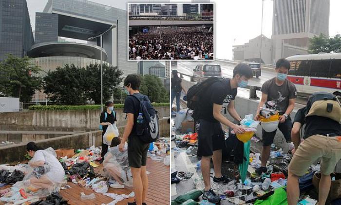 В Гонконге вышли на улицы убрать за собой мусор