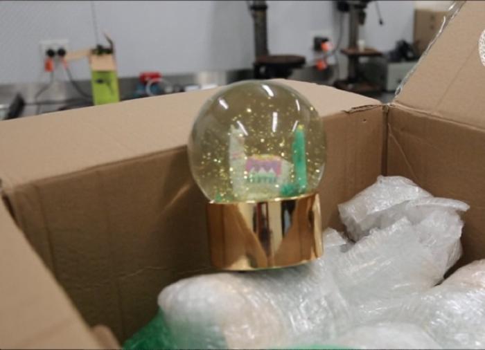 В Австралии пограничники изъяли 15 стеклянных шаров со