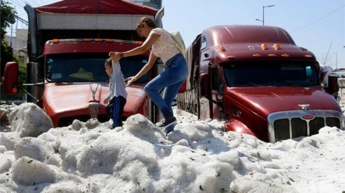 В Мексике город покрылся полутораметровым слоем льда из-за аномального града