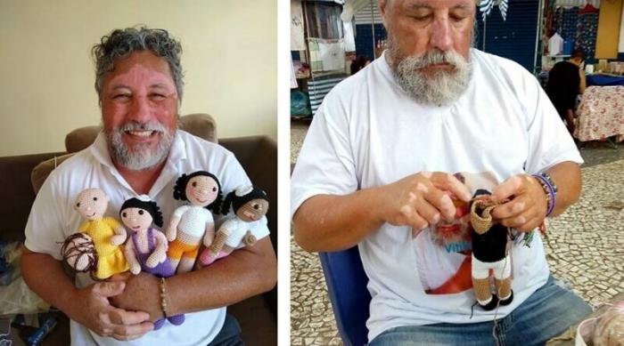 Дедушка вяжет куклы для поддержки детей с редким кожным заболеванием