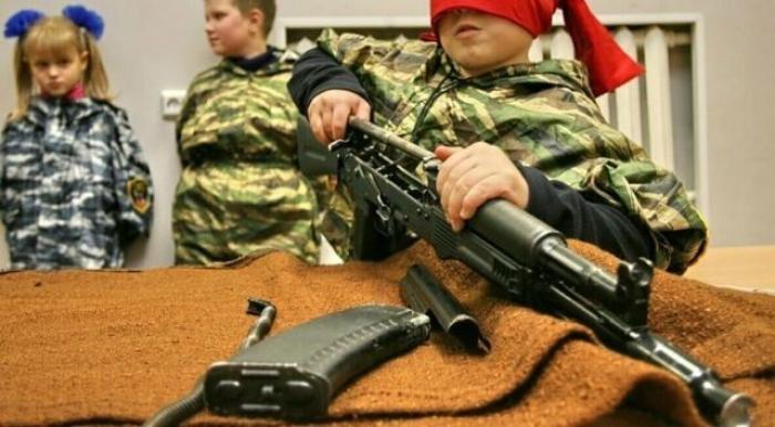 Минпросвещения планирует провести в школах урок по сборке АК-47