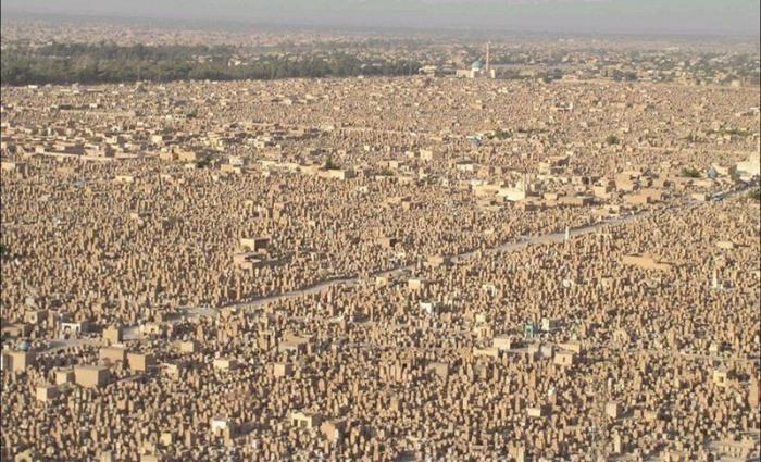 «Долина мира» – гигантское исламское кладбище