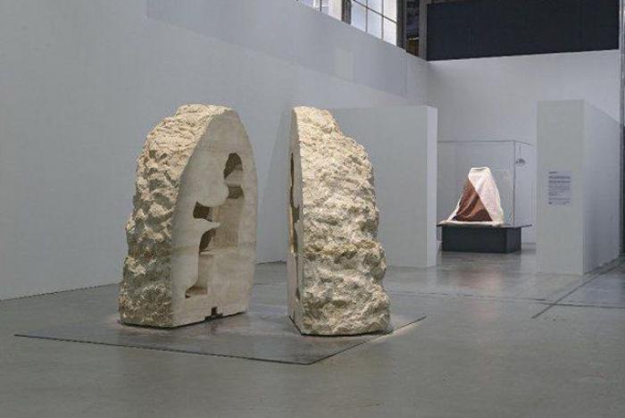 Все ради искусства: художник Абрахам Пуаншеваль замурует себя в камне на 8 дней