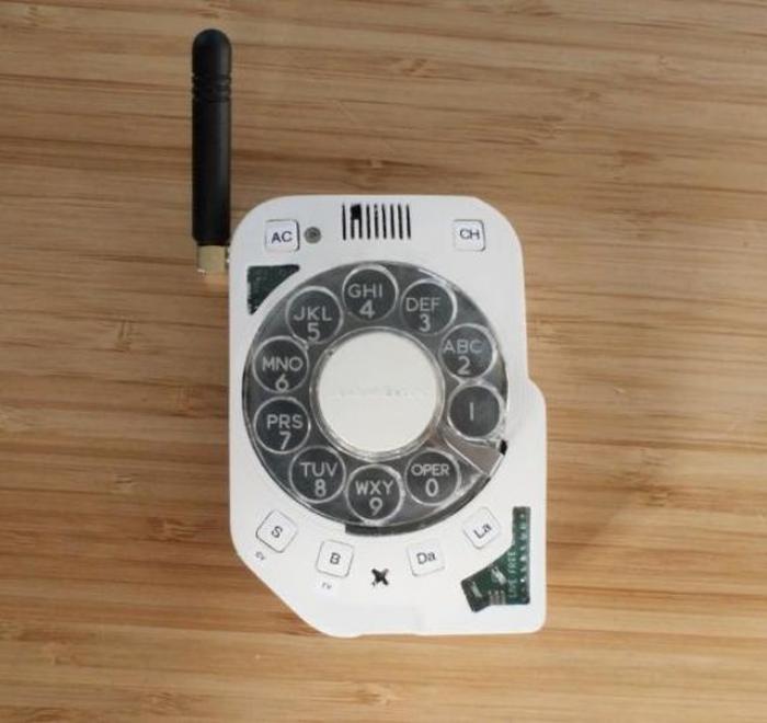 Долой смартфоны: Инженер создала вращающийся сотовый ретро-телефон