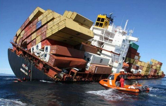 Почему контейнеры не падают с кораблей во время перевозки?