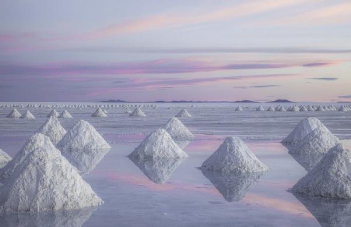 Высохшее соленое озеро в Боливии