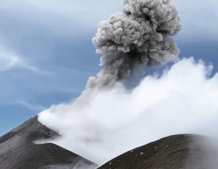 Релаксация возле извергающегося вулкана