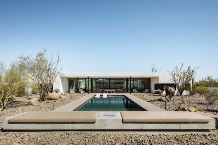 Дом для музыканта с внутренним двориком и бассейном в штате Аризона