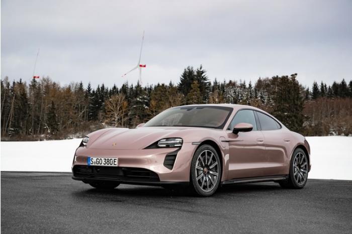 Porsche начинает продажи доступного электрического суперкара