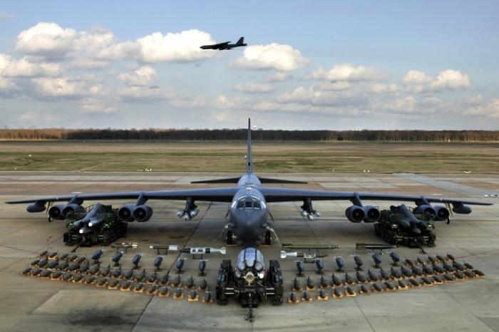 Где бомбардировщик B-52 прячет 35 тонн оружия