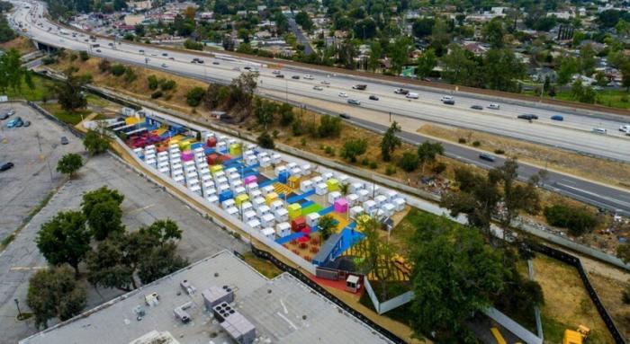 В Калифорнии появился посёлок для бездомных