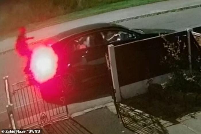 Британец попытался угнать авто с тремя детьми на заднем сиденье