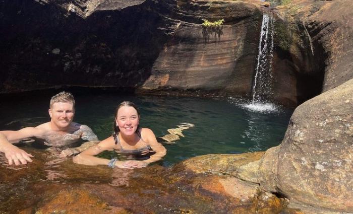 Впечатляющий оазис с бирюзовой водой под водопадом в Австралии