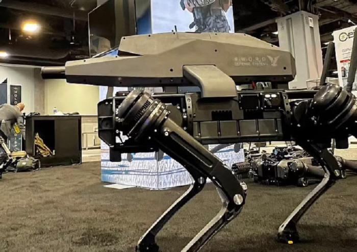 Американцы показали роботизированную собаку с винтовкой.