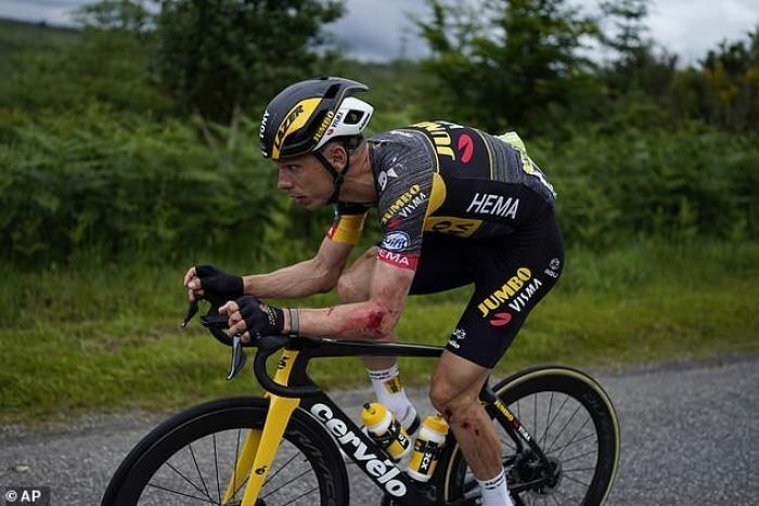 Болельщица, ставшая причиной массовой аварии на Тур де Франс, предстала перед судом
