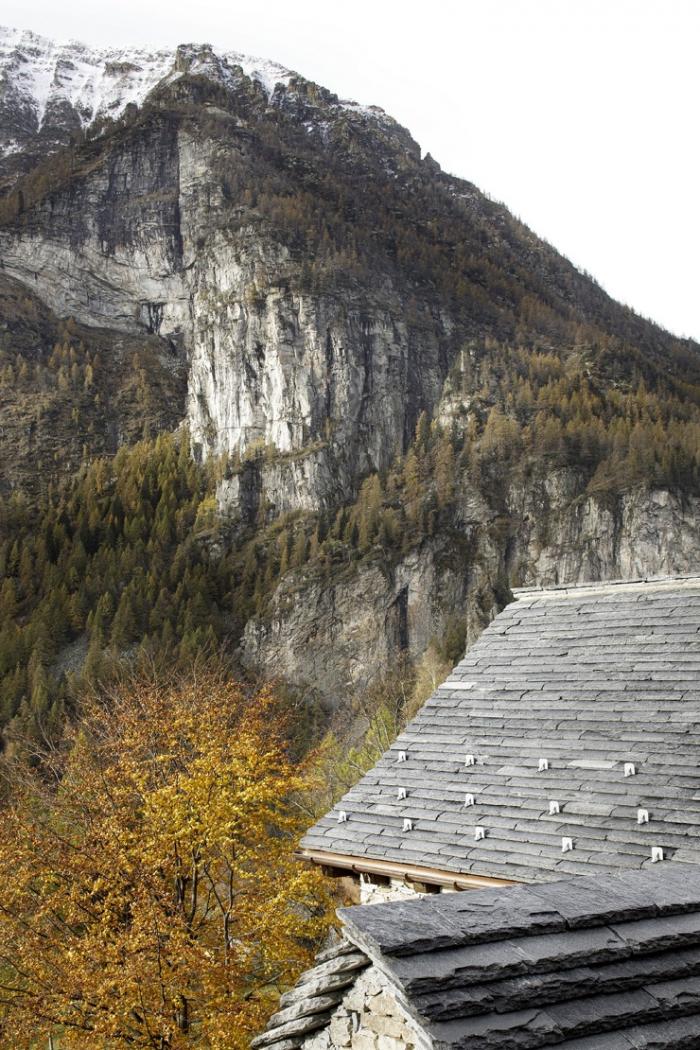 Каменный дом в итальянских Альпах