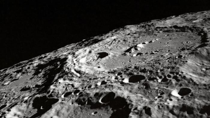 Индийский аппарат обнаружил на поверхности Луны полезные ресурсы