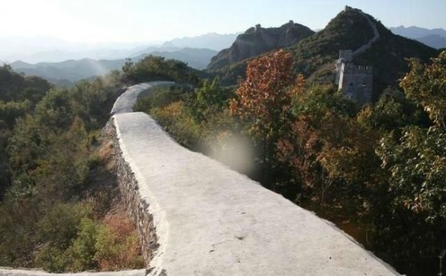 Китайцы испортили участок Великой стены бетоном