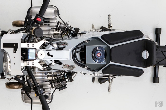 Польский дизайнер создает эпический мотоцикл со «зверским» мотором