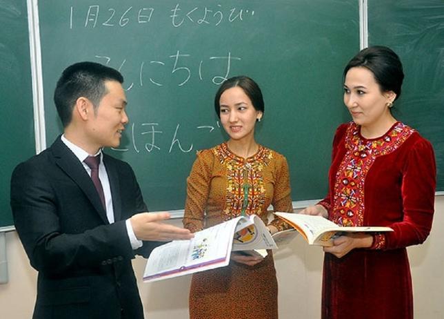 Туркменистанская молодежь хочет учиться за рубежом