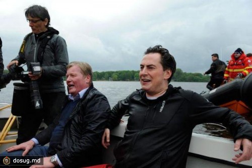 Скандал! В Германии журналисты опрокинули лодку с журналистами