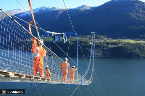 Строительство подвесного моста в Норвегии