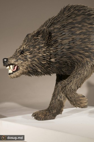 Скульптура волка