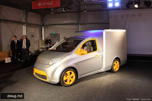 Презентация «Ё-мобиля» три модели: микровен, кроссовер и фургон.