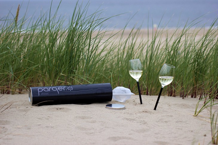 Бокалы для вина для романтических свиданий на пляже
