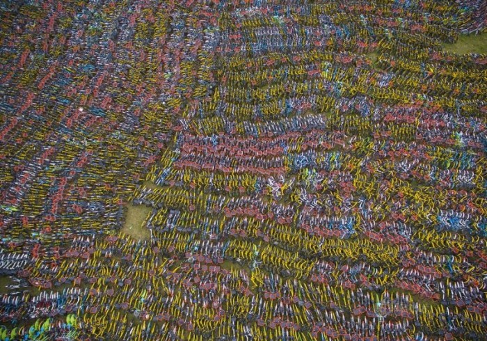 Свалка брошенных прокатных велосипедов в Китае