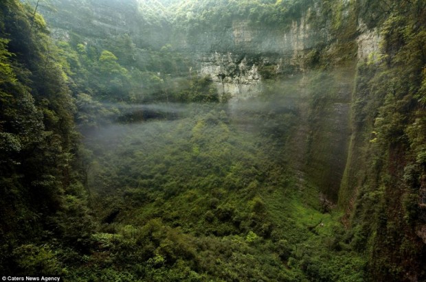 В Китае обнаружили настолько огромную пещеру, что она имеет свой климат и даже облака