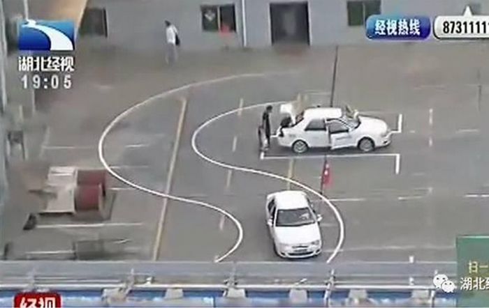 Китайская автошкола для стрессоустойчивых водителей