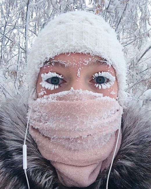 Жительница Якутска показала, что происходит с ресницами в трескучий мороз