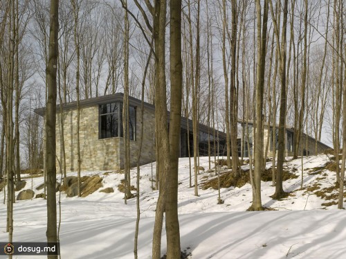 Maison de Bromont — загородный дом в канадском лесу