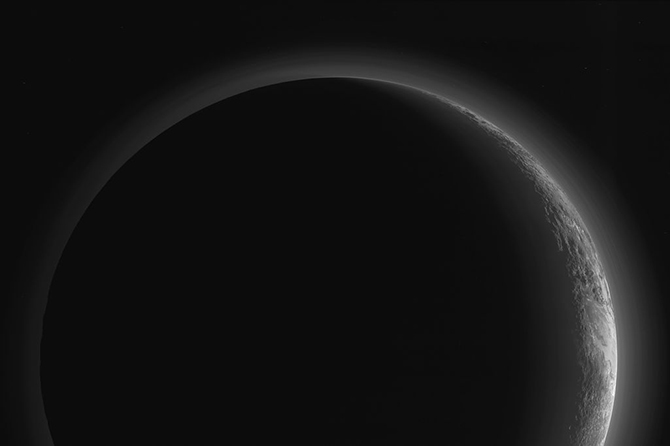 NASA опубликовало завораживающий вид обратной стороны Плутона