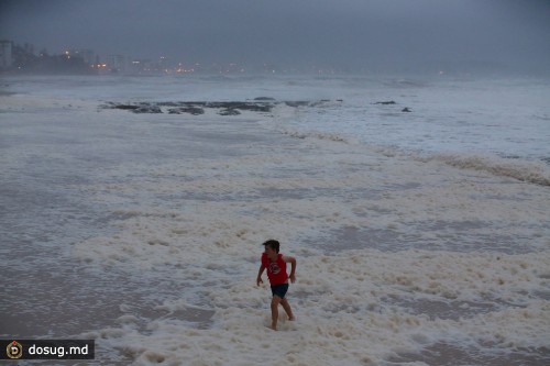 Пенный океан после урагана "Освальд"