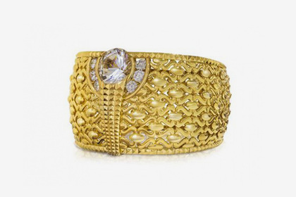 На выставке в ОАЭ показали самое большое в мире золотое кольцо