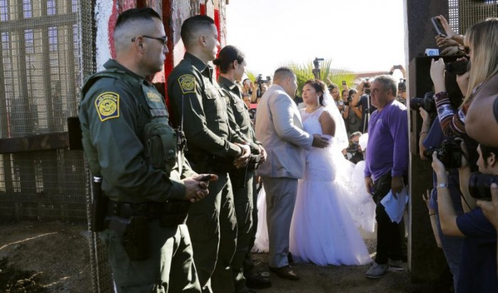 Американские погранцы, сами того не зная, охраняли свадьбу картеля на границе США и Мексики