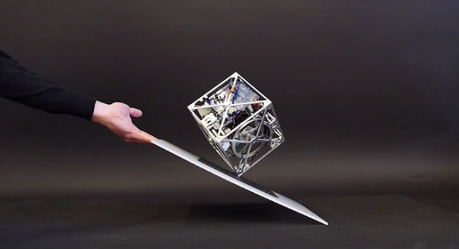 Cubli — роботизированный куб, бросающий вызов гравитации