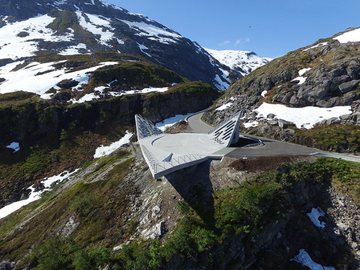 Треугольная смотровая площадка в Норвегии